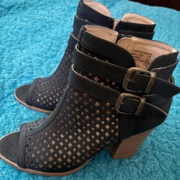 Brash Peep Toe Block Heel Cut Out Black Ankle Booties Women's Size 10 - Picture 1 of 8